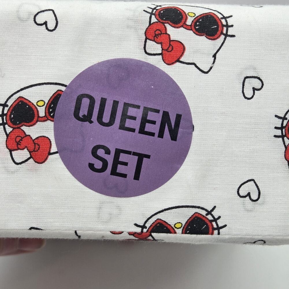 4 piece Sanrio Hello Kitty & Friends Sprinkles & Hearts Queen Sheet Set NEW - Picture 3 of 6